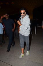 Akshay Kumar leaves for Singh in Bling shoot in Mumbai on 7th July 2015